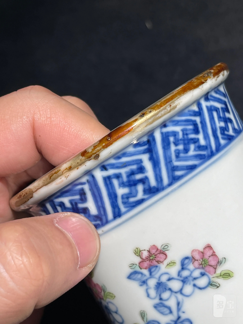 清中期 斗彩四爱图瓶一对 - 图26